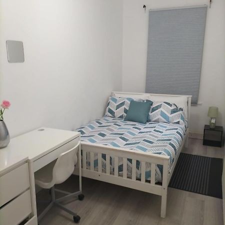 Comfortable Double Bed Located Near City Centre, Suitable For Contractors Health Care Professionals Or Long Business Stays In Coventry Or Delightful Holidays In Coventry Or Within The West Midlands Area Free Wifi Tea And Coffee Provided Экстерьер фото