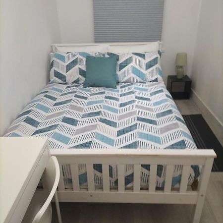 Comfortable Double Bed Located Near City Centre, Suitable For Contractors Health Care Professionals Or Long Business Stays In Coventry Or Delightful Holidays In Coventry Or Within The West Midlands Area Free Wifi Tea And Coffee Provided Экстерьер фото